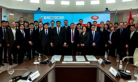 O moldoveancă printre negociatorii preluării Rompetrol de chinezii de la CEFC