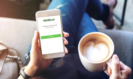 Ai o bancă întreagă în telefonul mobil cu aplicația MAIBank